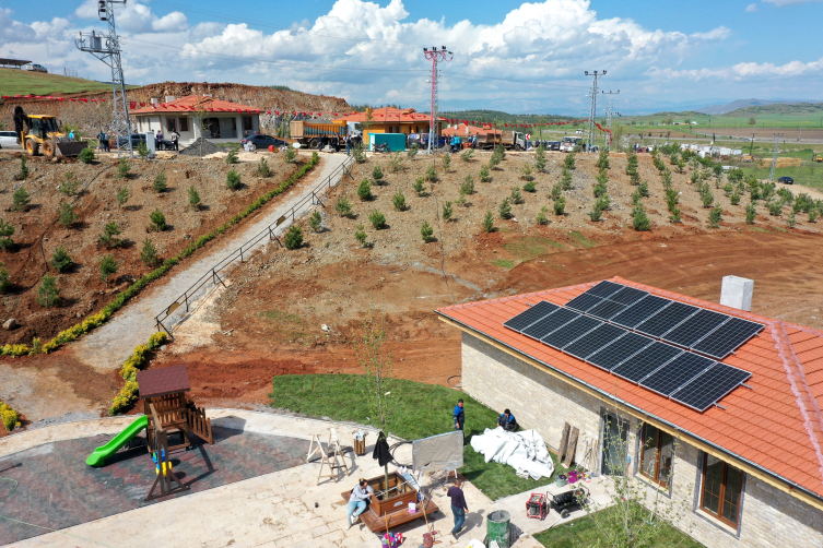 Nurdağı'ndaki köy evleri "akıllı köy" uygulamasıyla sahiplerine teslim edilecek
