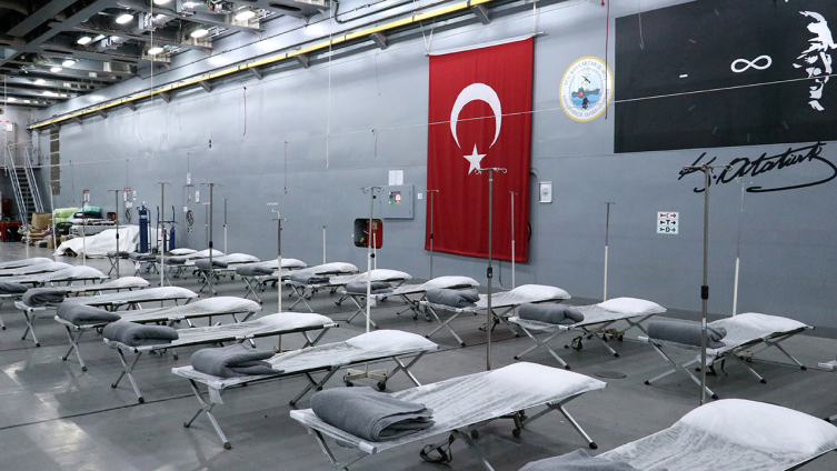 TCG Bayraktar depremzedelere "şifa" oldu