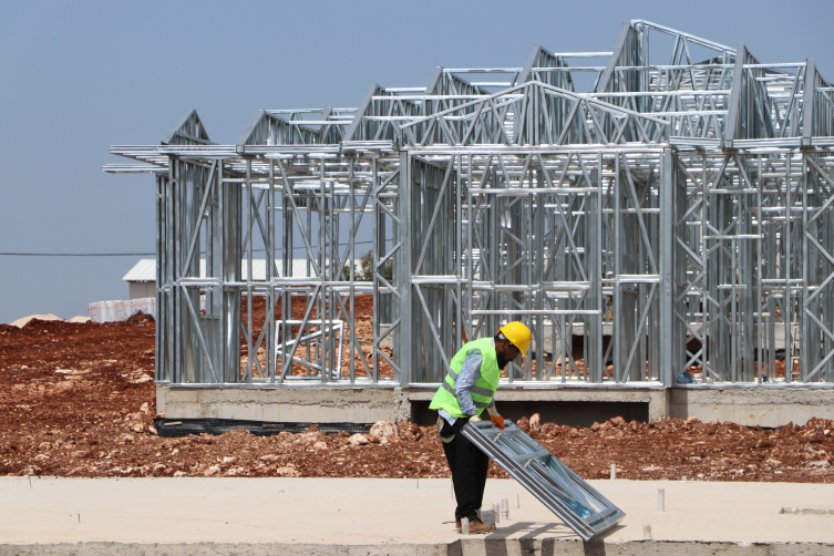 Deprem bölgesindeki çelik köy evlerinin ilk etabı 6 Şubat'ta teslim edilecek