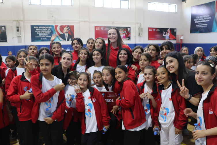 TMOK'tan Gaziantep'te öğrencilere spor malzemesi desteği