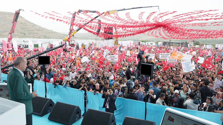 Cumhurbaşkanı Erdoğan: Ekim-Kasım gibi kalıcı konutları teslim etmeye başlamayı hedefliyoruz