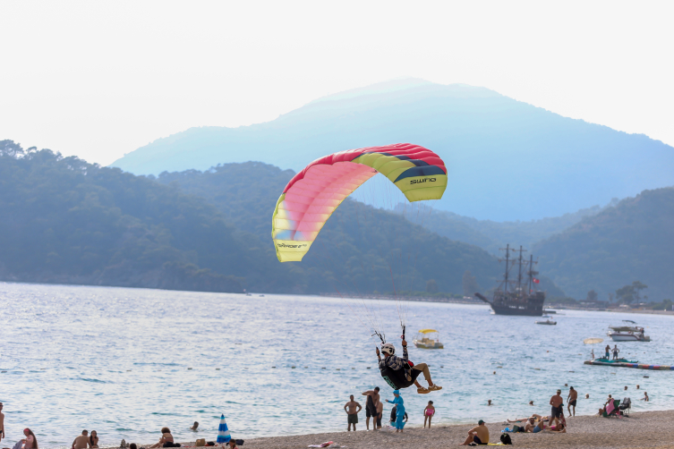 Babadağ'dan yamaç paraşütüyle uçuş sayısı her yıl artıyor
