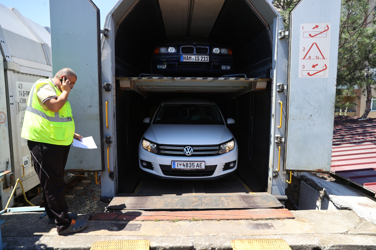 Gurbetçiler yaşadıkları ülkelere "arabalı trenle" ile dönüyor