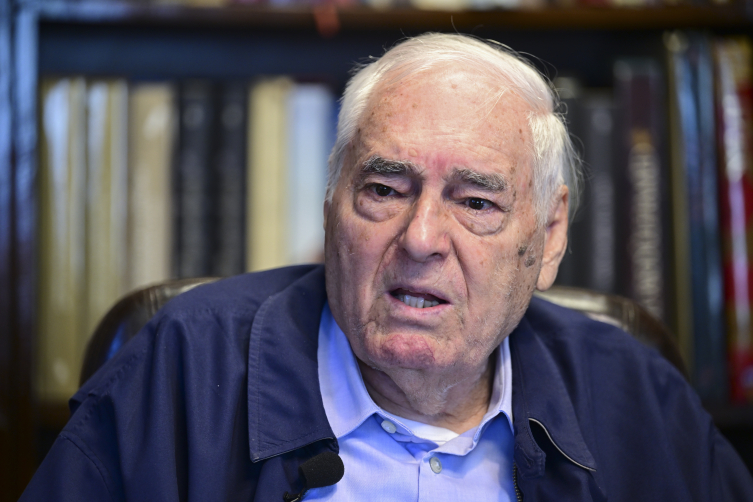 Milli Saraylar'ın emektar müdürü Dolmabahçe Sarayı'nı anlattı