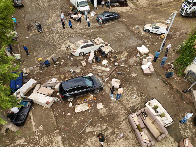 İstanbul Arnavutköy, Başakşehir ve Küçükçekmece’de 5 Eylül'de meydana gelen sel büyük hasara yol açmıştı. (Fotoğraf: AA)