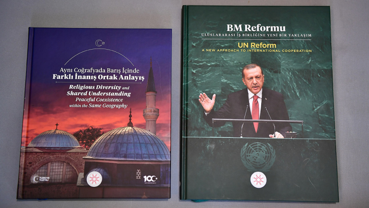 Cumhurbaşkanı Erdoğan BM liderlerine kitap takdim etti