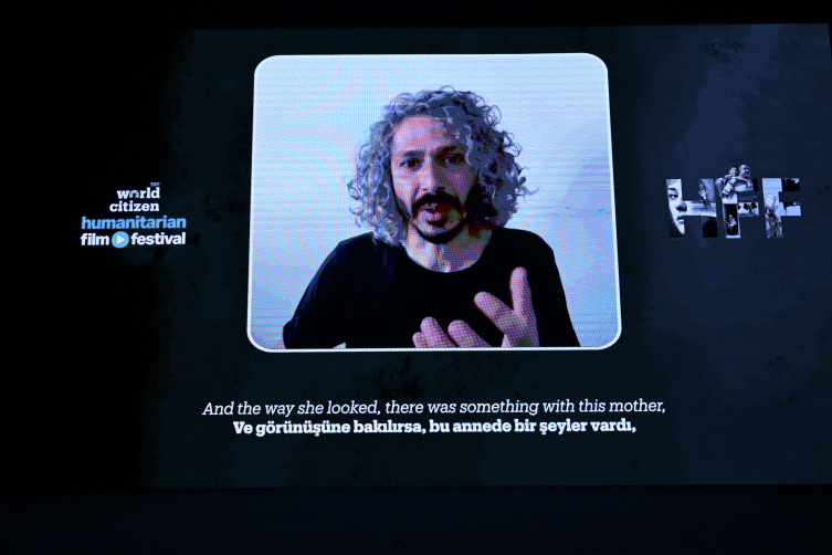 Filistinli yönetmen Ahmad Saleh'in katılamadığı için video mesaj gönderdi.