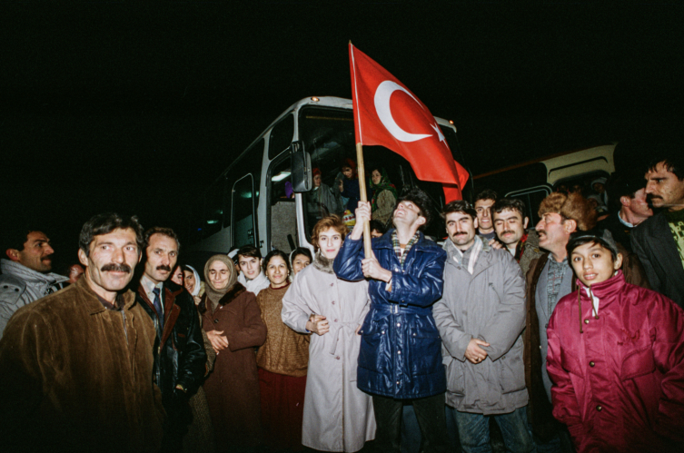 Sovyetler Birliği döneminde topraklarından koparılarak Orta Asya'nın farklı noktalarına sürülen Ahıska Türkleri'nden bir grup Iğdır'ın Aralık İlçesine yerleştirildi. | Fotoğraf: AA