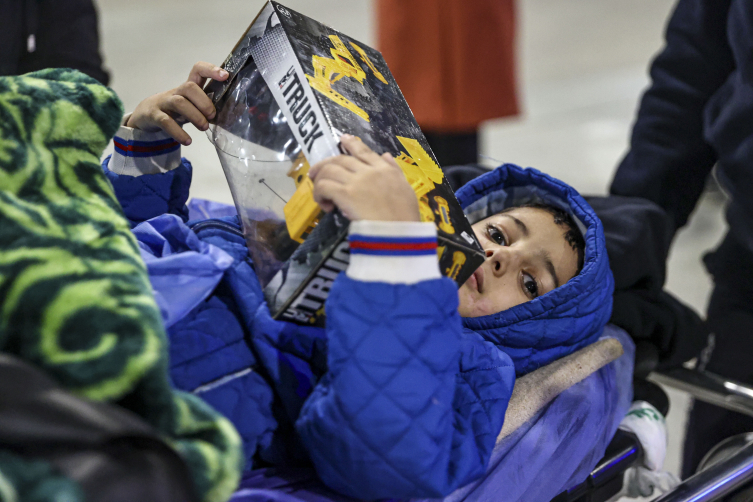 Gazze'den getirilen Filistinli çocuklar, yaşıtları gibi koşup oynamak istiyor