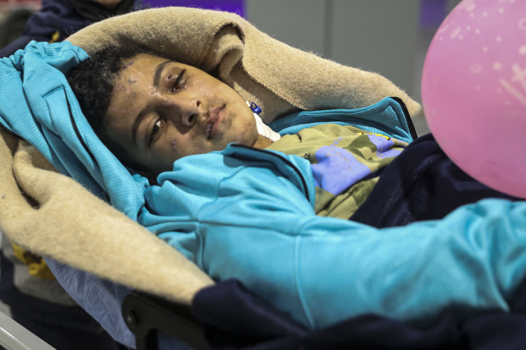 Gazze'den getirilen Filistinli çocuklar, yaşıtları gibi koşup oynamak istiyor