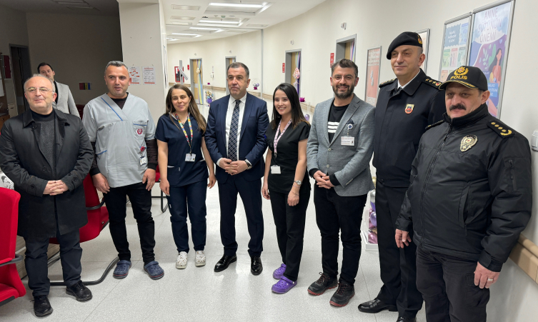 Vali Eldivan yeni yıla görev başında giren personeli ziyaret etti