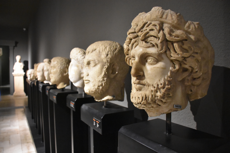 282 binden fazla eser koleksiyonculara emanet