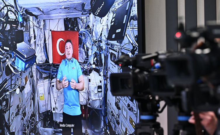 Astronot Alper Gezeravcı: Günlük ortalama 12-15 farklı görev gerçekleştiriyorum