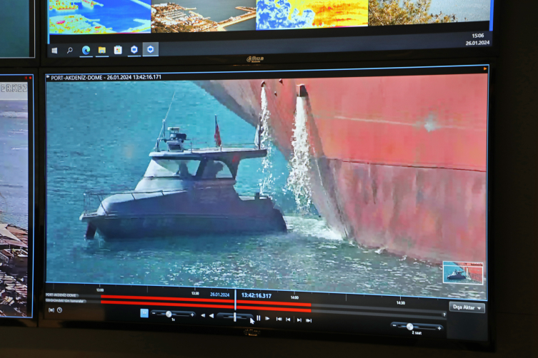 Antalya'da denizi kirleten gemilere 52 milyon lira ceza kesildi