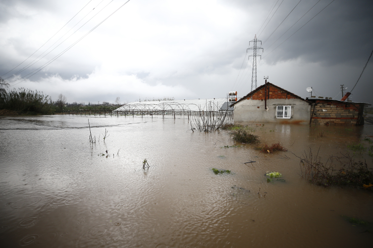 Antalya'daki selde bin 948 dekar tarım alanı zarar gördü