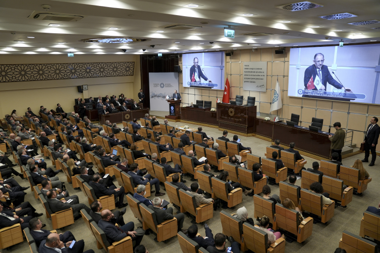 Bakan Özhaseki: Önümüzdeki ay sonuna kadar 75 bin konutu teslim edeceğiz