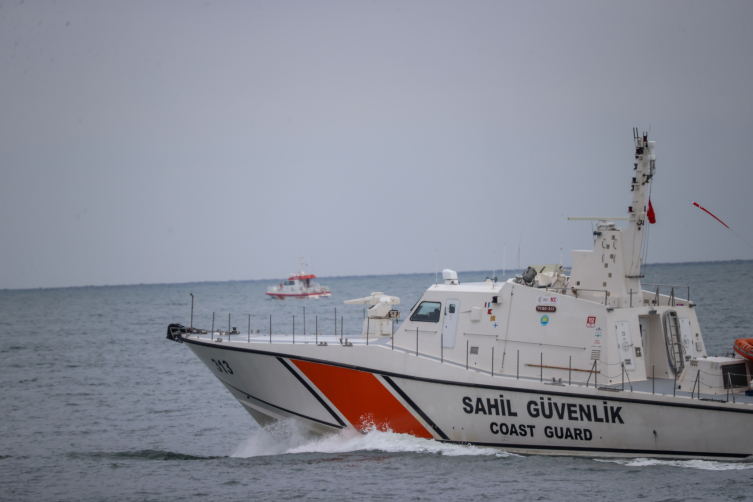 Marmara'da batan geminin mürettebatını arama çalışmaları sürüyor