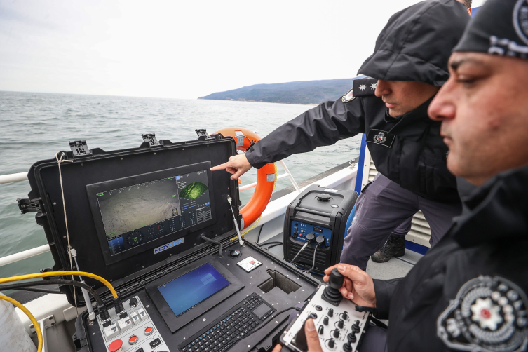 Marmara'da batan geminin mürettebatını arama çalışmaları sürüyor
