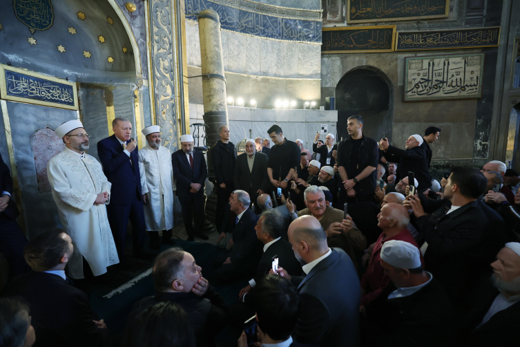 Cumhurbaşkanı Erdoğan, Ayasofya Camii'nde cemaate hitap etti