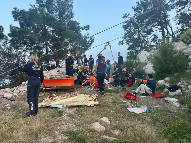 Antalya'da teleferikte mahsur kalan 137 kişi kurtarıldı