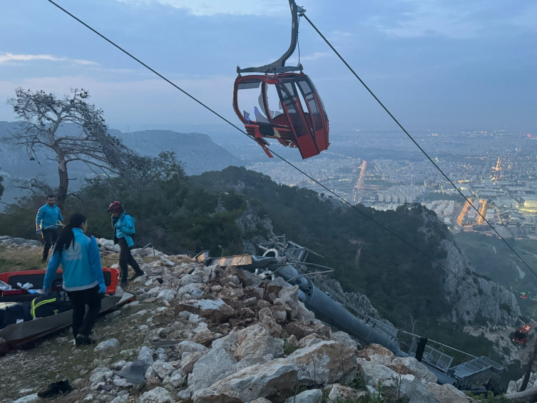 Antalya'da teleferik kabini düştü: 1 ölü
