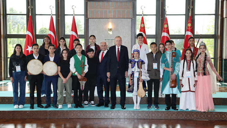 Cumhurbaşkanı Erdoğan, Beştepe'de çocukları kabul etti