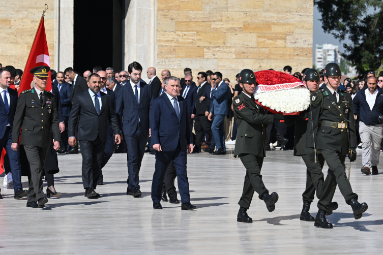 Bakan Bak ve beraberindeki heyet Anıtkabir'i ziyaret etti