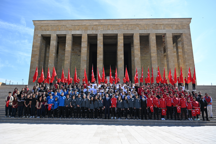 Bakan Bak ve beraberindeki heyet Anıtkabir'i ziyaret etti