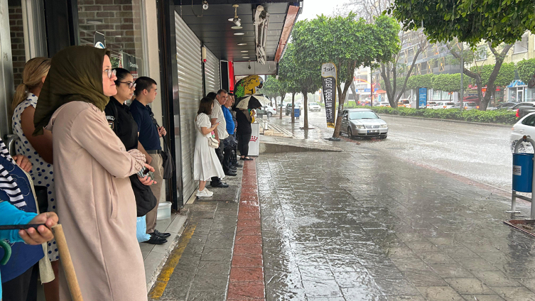 Adana'da sağanak etkili oldu