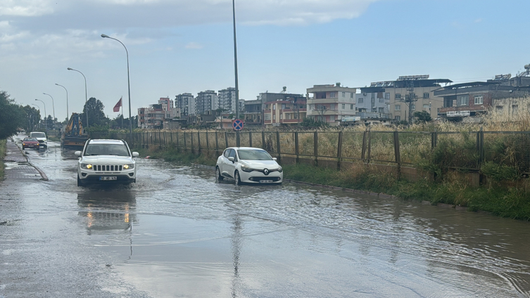 Adana'da sağanak etkili oldu
