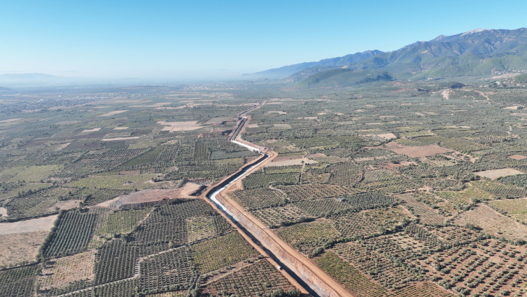 Arazi toplulaştırılıyor, toprak korunuyor