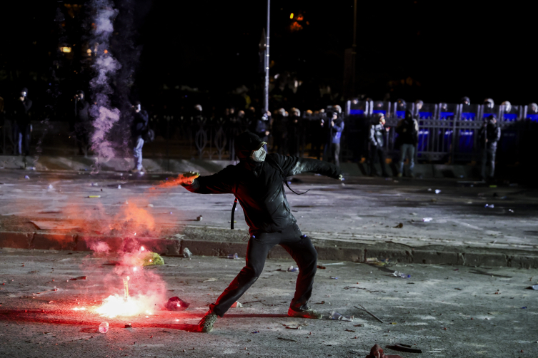 İstanbul'da izinsiz gösteri yapan 72 şüpheli gözaltına alındı