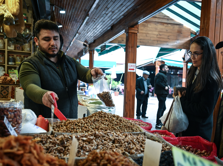 Boykot çağrısına rağmen pazar ve marketlerde hareketlilik sürüyor