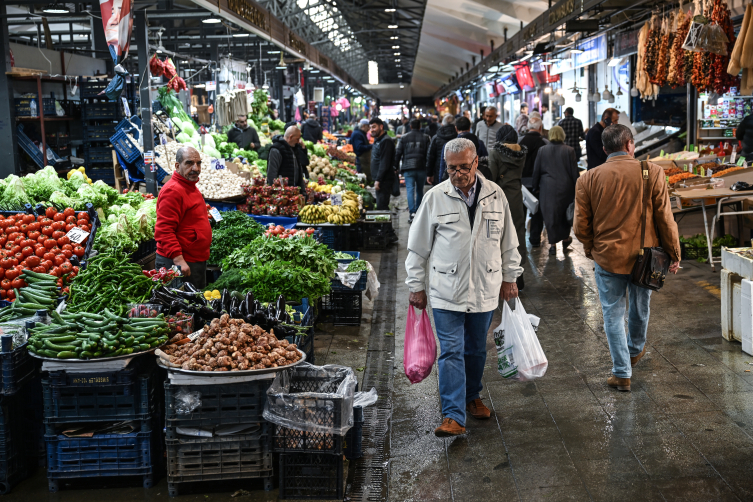 Boykot çağrısına rağmen pazar ve marketlerde hareketlilik sürüyor