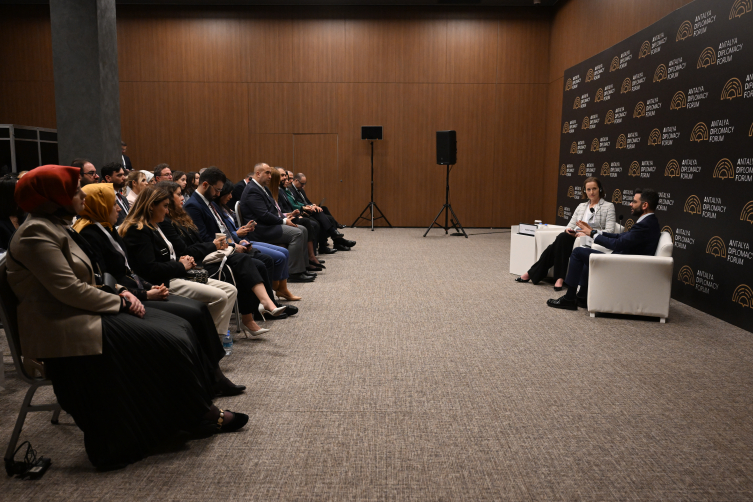 Antalya Diplomasi Forumu'nda iletişimin güvenliği değerlendirildi