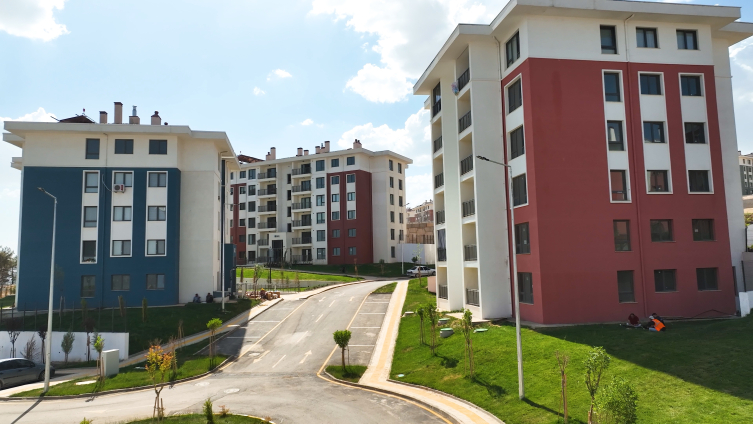 350 bininci deprem konutu bugün teslim edilecek