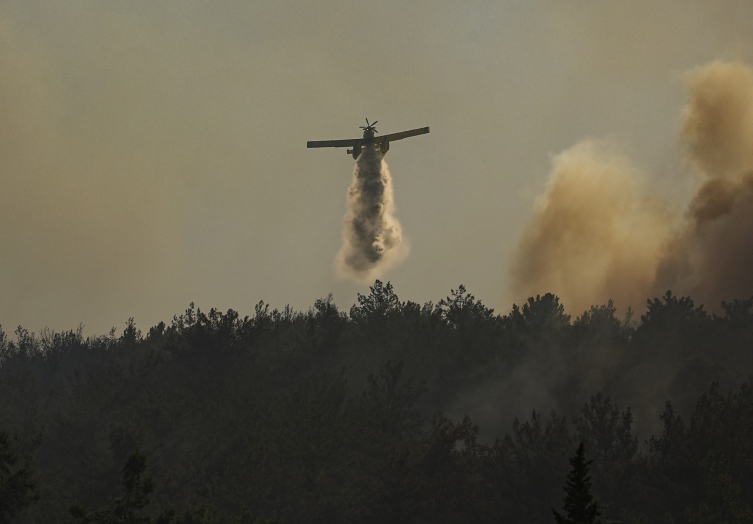 Orman yangınlarıyla mücadele sürüyor