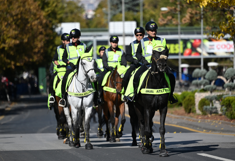 Ankara'da Cumhuriyet Bayramı dolayısıyla resmi geçit töreni düzenlendi