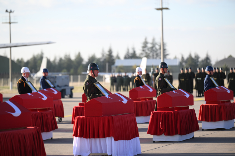 Şehitlerimize son görev