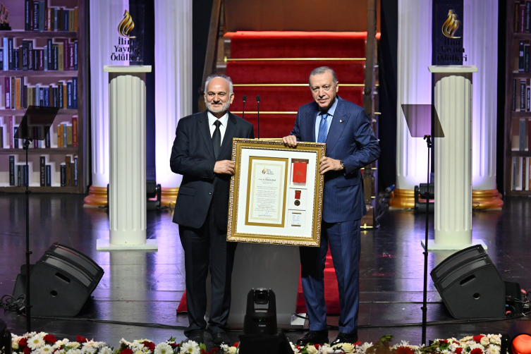 İlim Yayma Ödülleri sahiplerini buldu