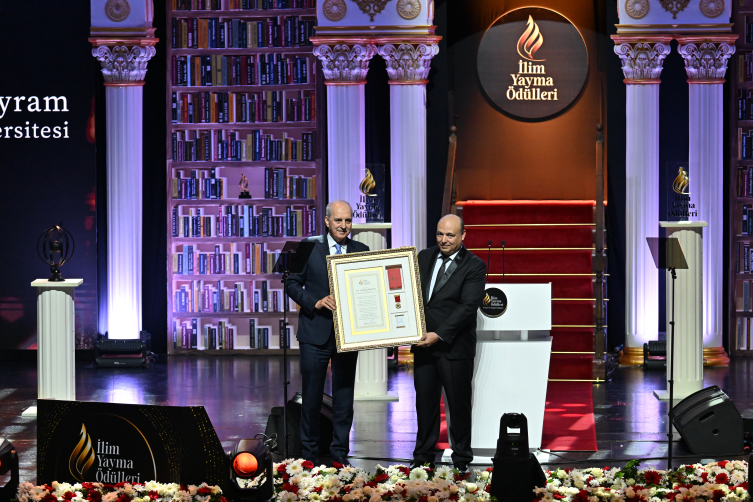 İlim Yayma Ödülleri sahiplerini buldu