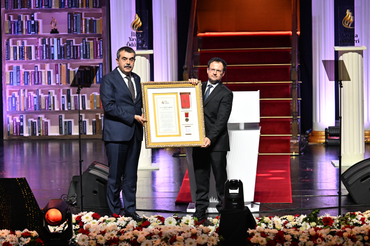 İlim Yayma Ödülleri sahiplerini buldu