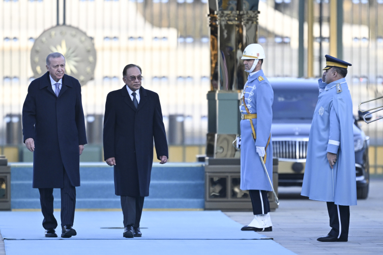 Cumhurbaşkanı Erdoğan, Malezya Başbakanı Enver İbrahim’i resmi törenle karşıladı