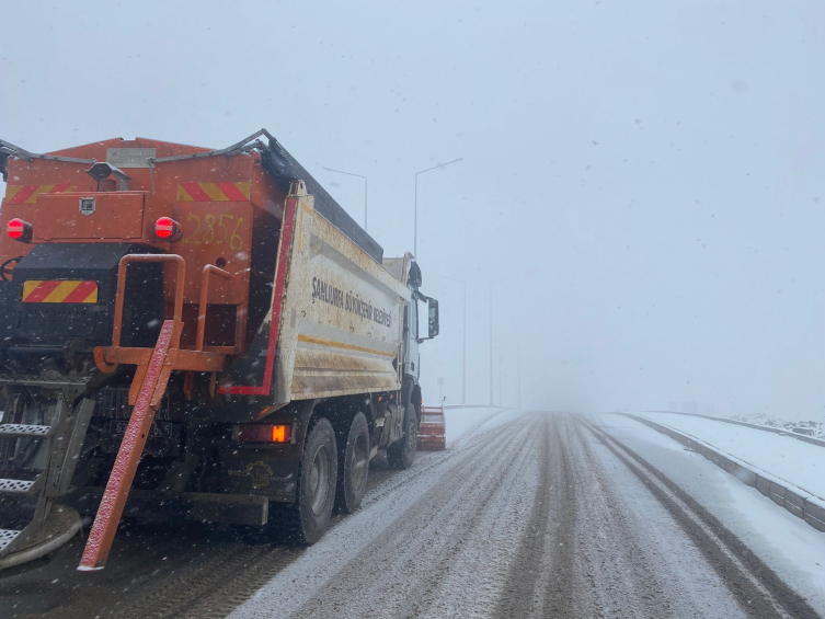 Şanlıurfa'da bazı istikametlerde tırların trafiğe çıkışları durduruldu