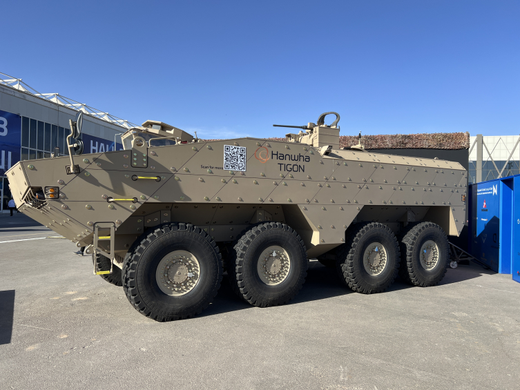 ASELSAN, SEDA 100 Akustik Atış Yeri Tespit Sistemi'ni Güney Koreli zırhlı araç üreticisi Hanwha Aerospace’in yeni nesil 8x8 Tigon zırhlı aracı üzerine entegre ederek ilk kez World Defense Show fuarında sergiledi. Foto: AA