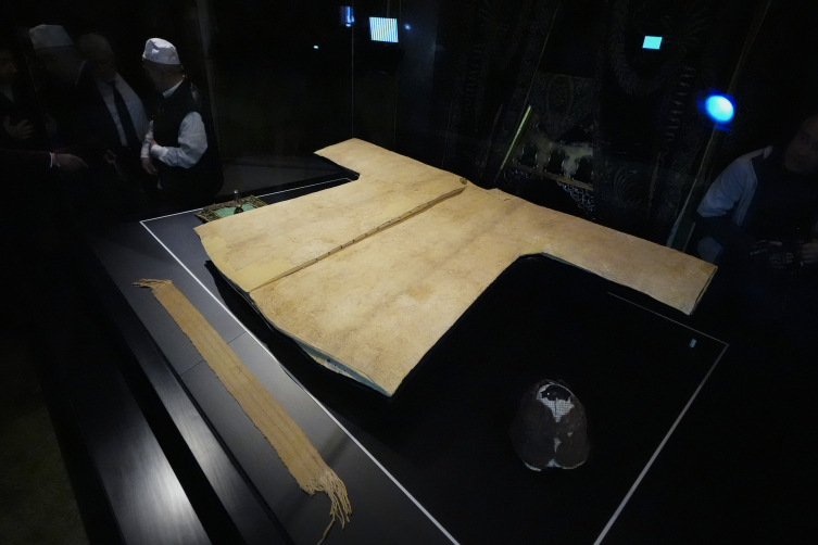 Hırka-i Şerif İstanbul'da ziyarete açıldı