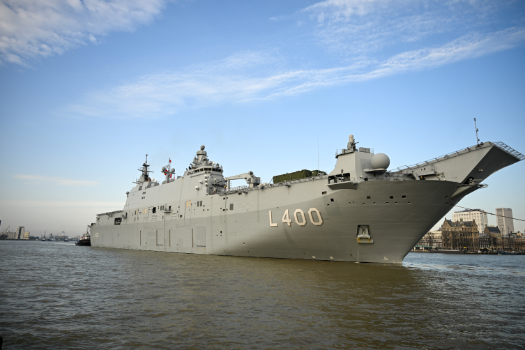 Türk donanması Hollanda basınını büyüledi