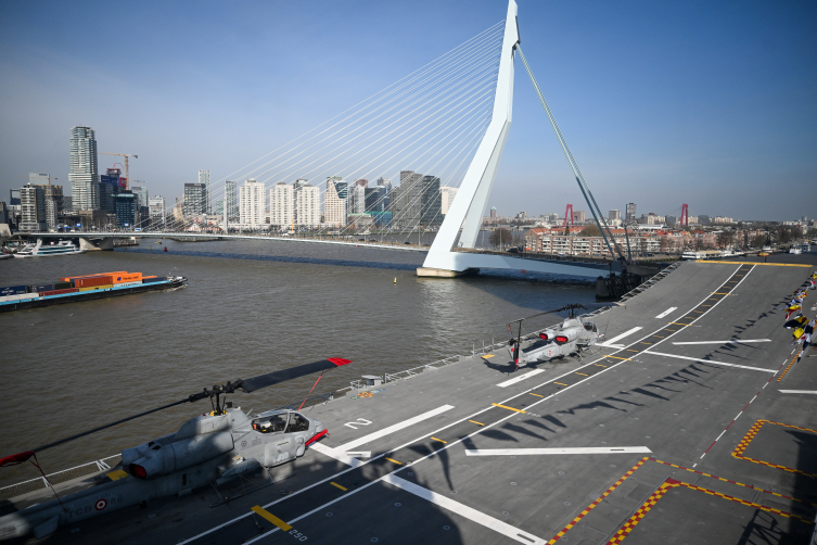 Türk donanması Hollanda basınını büyüledi