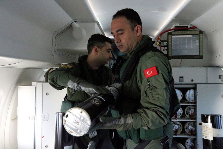 Türkiye, geniş bir alanda yüksek adetlerde kullanılan sonobuoylar ithal ediyordu. Foto: AA