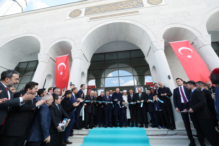 Cumhurbaşkanı Erdoğan: Milli ve manevi kimliğimize sahip çıkmaya devam edeceğiz